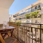 Triana Select, By Homing U Apartamento