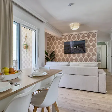 Triana Select, By Homing U Apartamento
