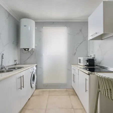 Triana Select, By Homing U Apartamento