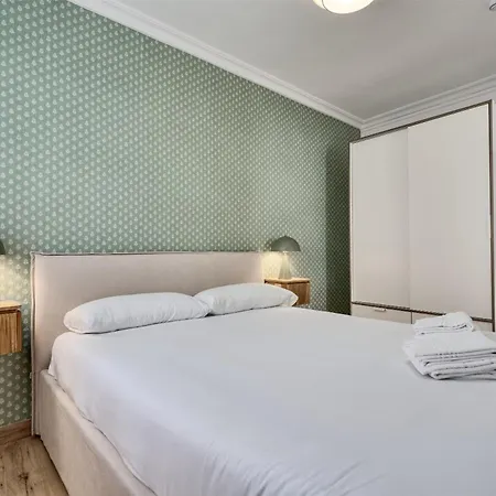 Triana Select, By Homing U Apartment Seville