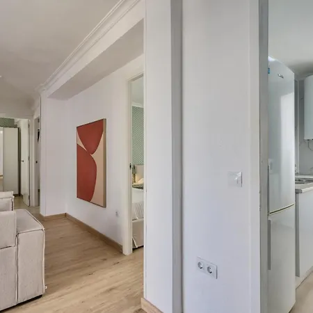 Triana Select, By Homing U Apartamento