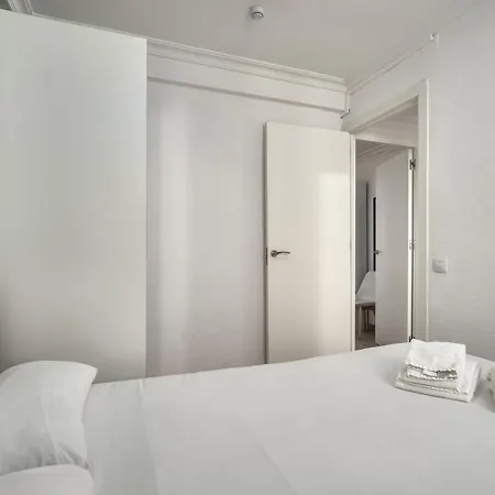 Triana Select, By Homing U Apartment *